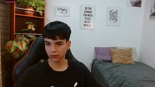 maxim_rod (M twink) - Make him have a huge explosion of semen