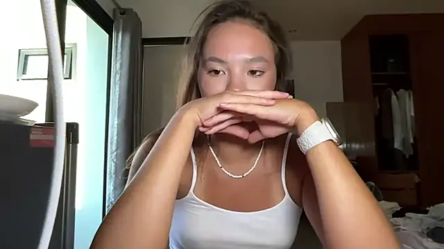 kamila_18_french webcam