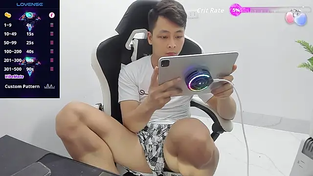 Naughty___asian webcam