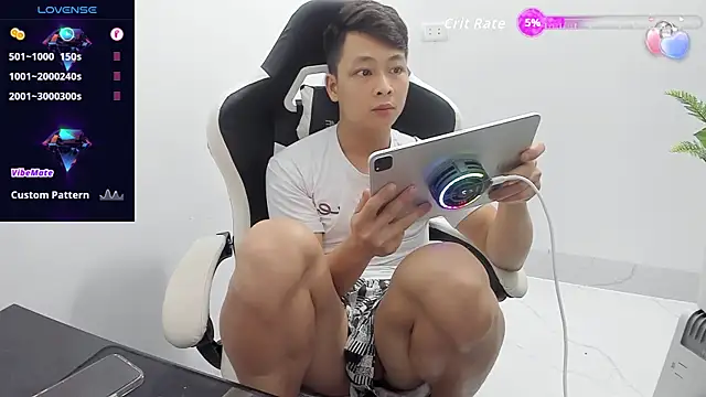 Naughty___asian webcam