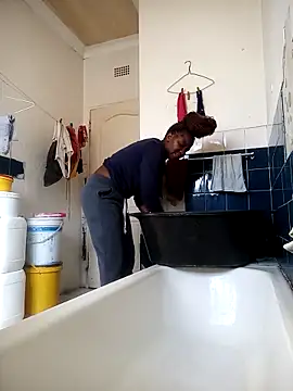 sluttylaura21 webcam