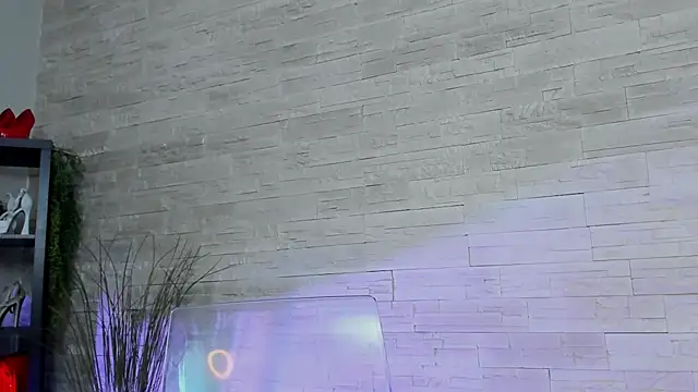 Ivorym00n live sex cam