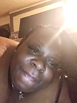 Pinkchocolatebbw webcam