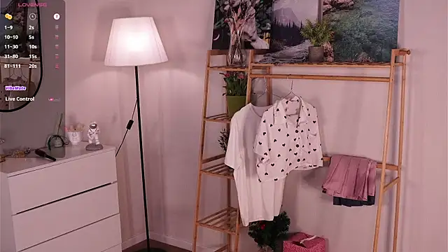 CherlyGuss live sex cam