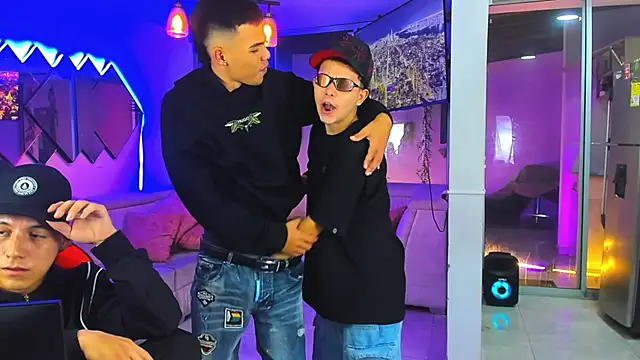 Houseofwarrios webcam