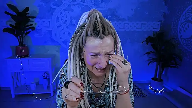 umaspace (F mature) - oil on bare feet