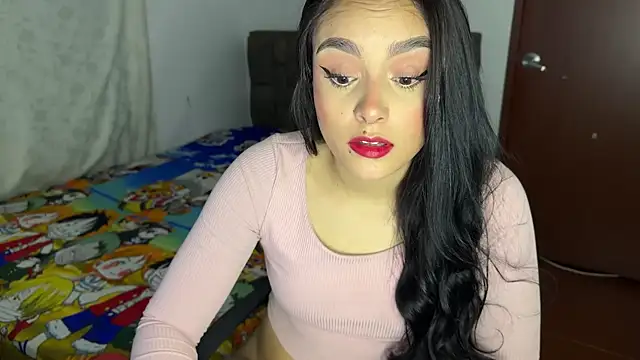 salome_polaniiee (F young) - finger pussy close up