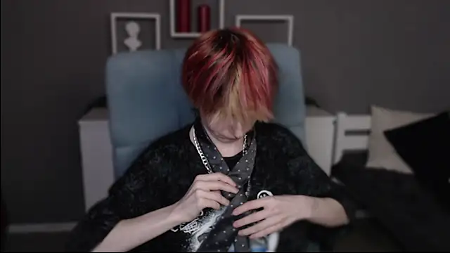 guitarandangell (F young) - What's under T-shirt today?