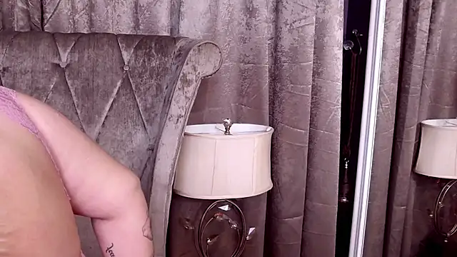 bustygizelle - BustyGizelle's free webcam - UK Sex Cams