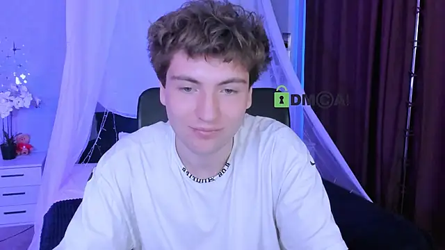 joseph_bear_ (Ask my age) - show biceps