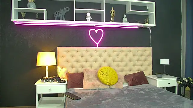 taniakaverina (F milf) - dildo pussy ride 😜