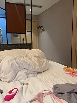 miaomiaou_ (F teen) - 无内内坐在瑜伽球上上下下两分钟👅