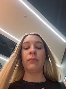 sashacatt (F young) - Masturbation completely naked 😈