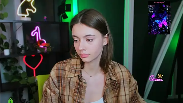 mia_bamby1 (F teen) - show her butt in her panties♥