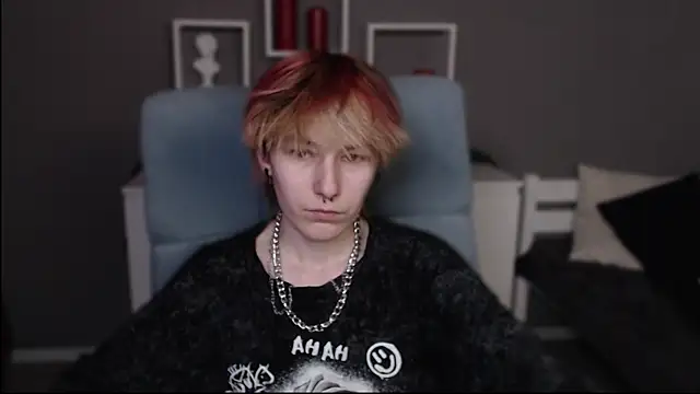 guitarandangell (F young) - What's under T-shirt today?