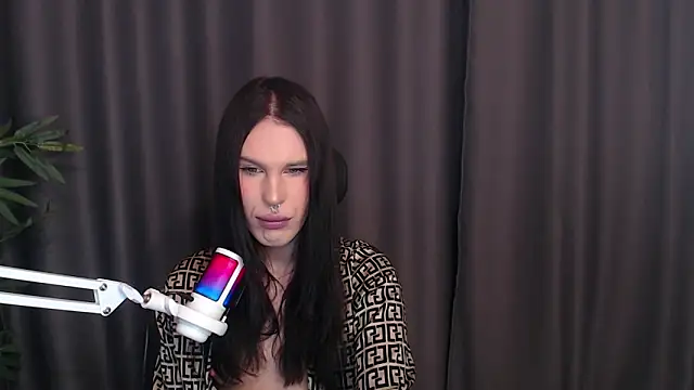 cassie_bae (T teen) - show tits