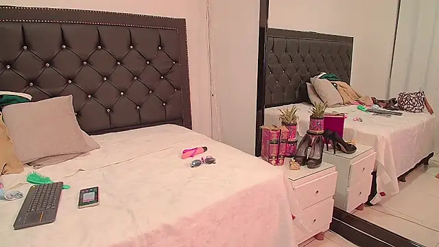 sabrinavantress (F milf) - Show ass