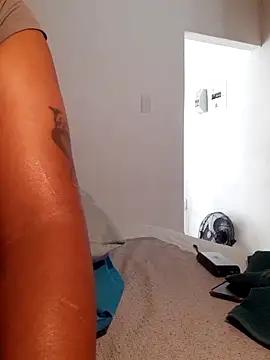 Webcam Model (realsquirter)  is live.Free join now!