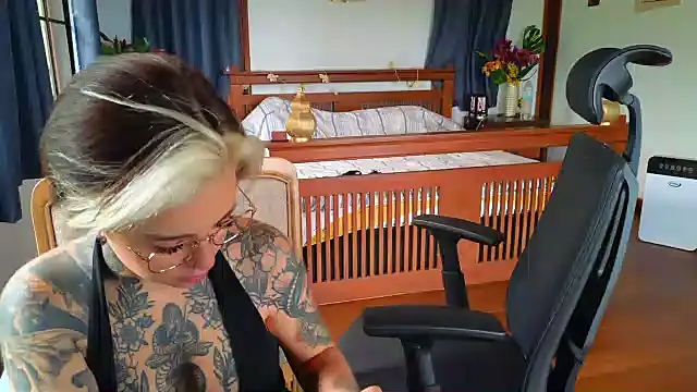 live cam show Alexandersonxo