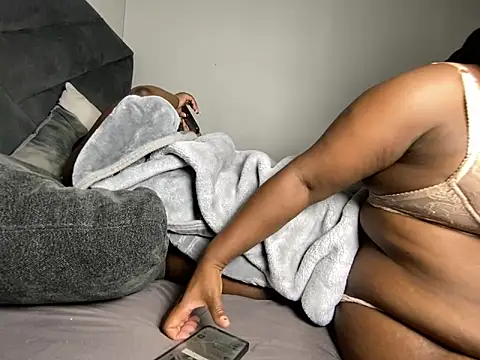 misslola27 (F young) - Let’s fuck while paying bills 💵 🍆👅💦