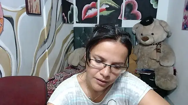 manzanahot9 Live Webcam on Stripchat