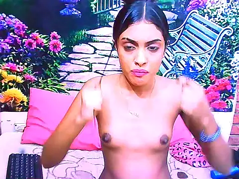 IndianPretty14u2Luv webcam