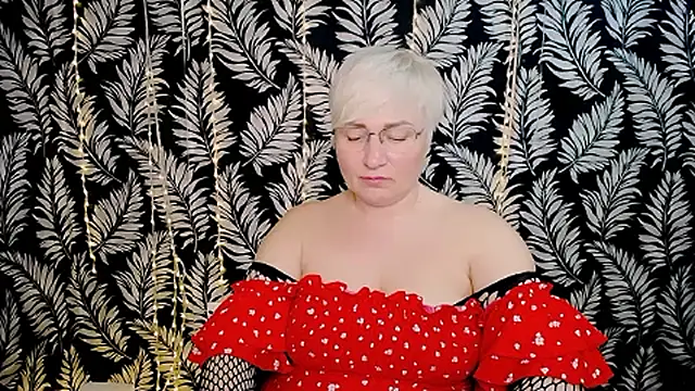 Olivia_playful webcam