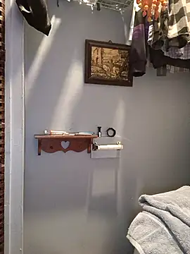 bimexpoexist (M mature) - inserting buttplug