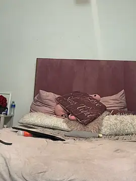 Bootyliciouse21X webcam