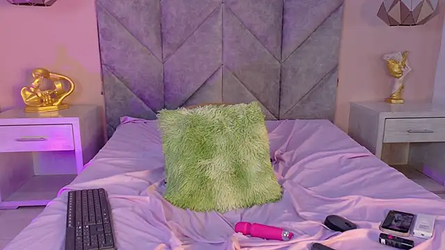 SERENA_JONESS webcam