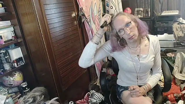 Ombeline1 Live Webcam on Stripchat