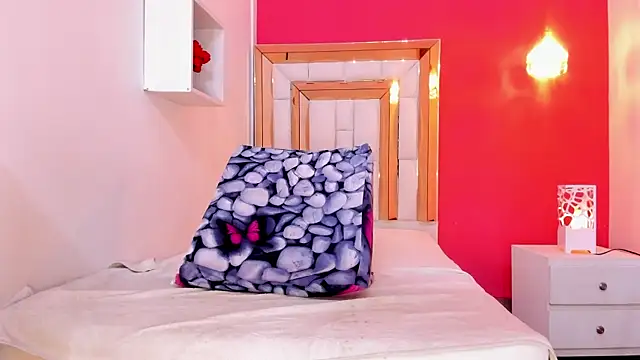 luciana_hot699 webcam