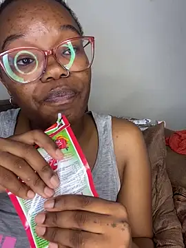 Webcam Model (YummyMelanin117)  is live.Free join now!