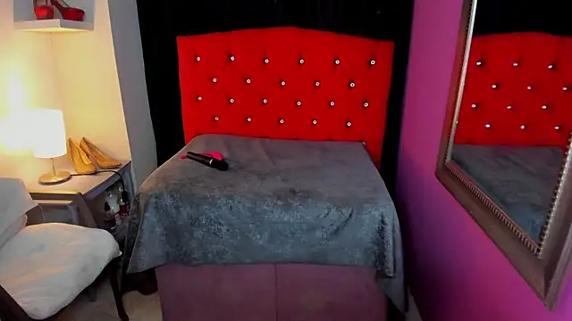 ScarletBigTitties webcam