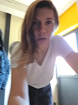 Lina_lou4's Stripchat show and profile