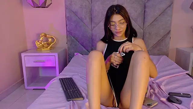 SERENA_JONESS webcam