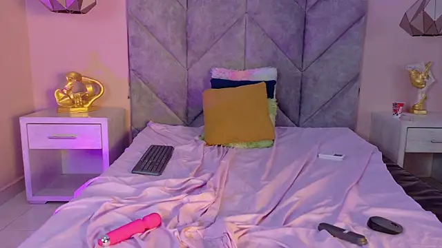 SERENA_JONESS webcam