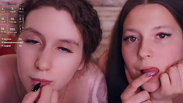 gabriellelynchard (G teen) - 1 finger in pussy