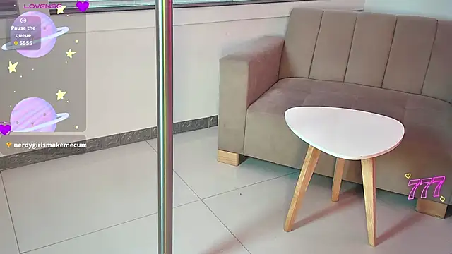 aurora_petitee webcam