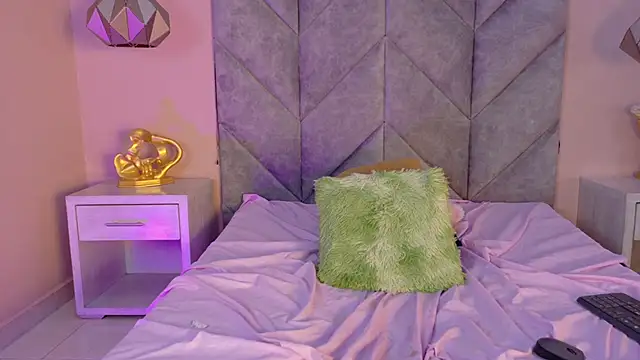 SERENA_JONESS webcam