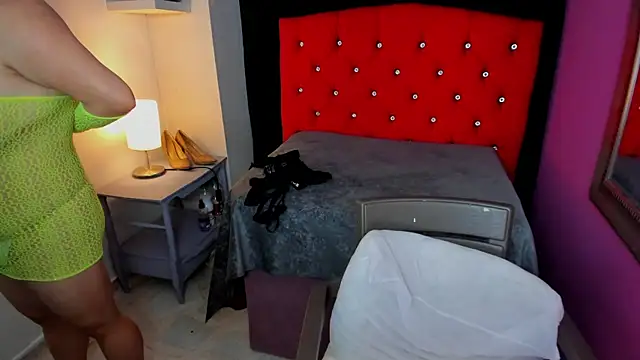 ScarletBigTitties webcam