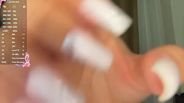 Ur_neighbor_Kira webcam