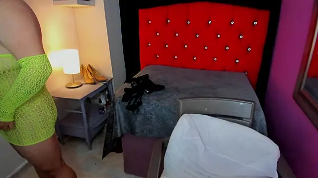 ScarletBigTitties webcam