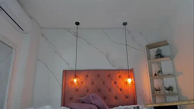 belle_brunette (F milf) - 2 finger pusssy