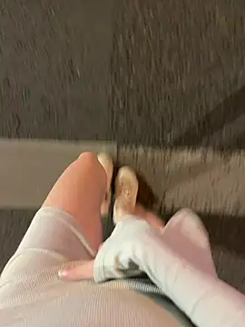 美女littleqiu在线直播