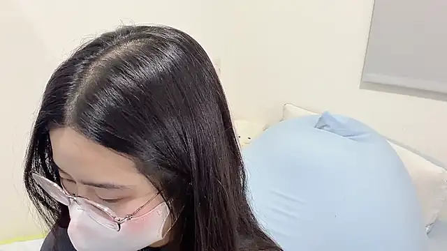 美女LHeart在线直播