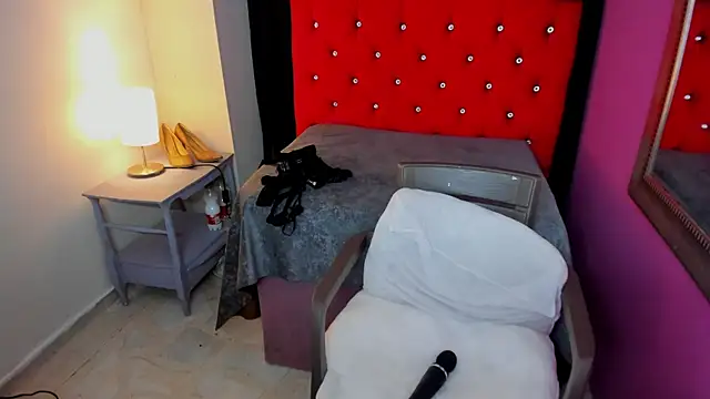 ScarletBigTitties webcam