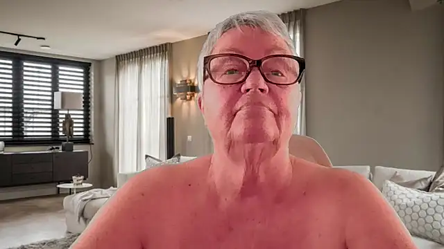 Mystery-Grandmother webcam