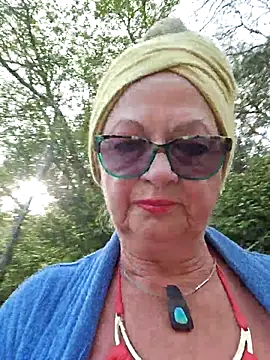 Webcam Model (Hot-Muci)  is live.Free join now!