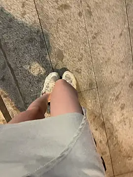 美女littleqiu在线直播